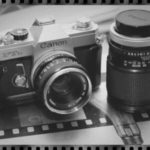 Boitier argentique 35 mm Canon FTb QL et objectif Canon 50 mm 1.8 et objectif Canon 135 mm f/2.82.8