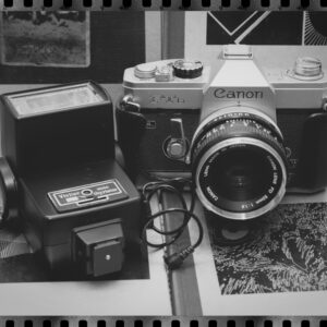 Boitier argentique 35 mm Canon FTb QL et objectif Canon 50 mm 1.8