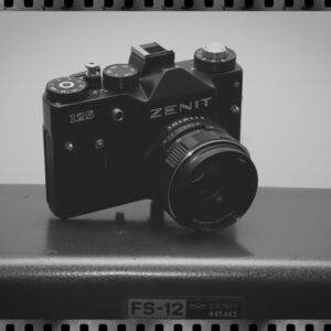 Boitier Zenit-12 -ES 35 mm et objectif Helios 2/58